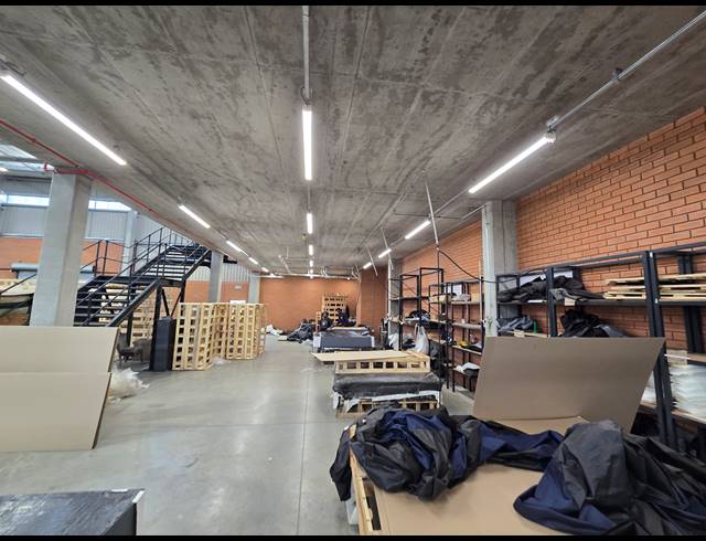 2,889M² WAREHOUSE TO LET IN COSMO BUSINESS PARK